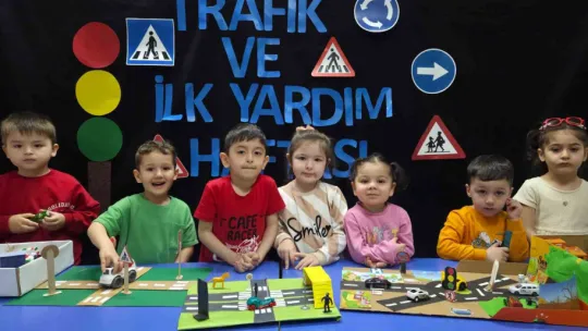 Trafik kurallarını eğlenerek öğrendiler