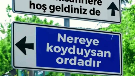 Trafik levhalarında anne sözleri