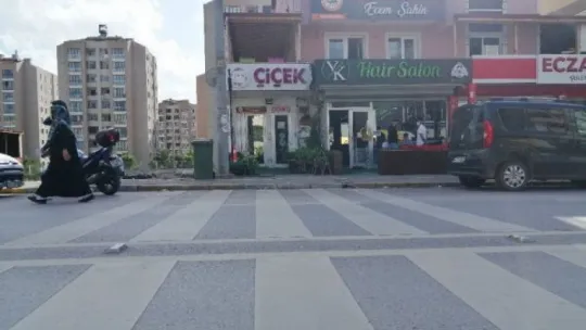 Trafik polisi, dükkanından çıkaramadığı kiracıyı silahıyla darp etti