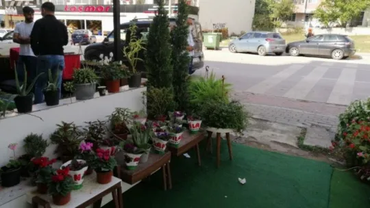 Trafik polisi, dükkanından çıkaramadığı kiracıyı silahıyla darp etti