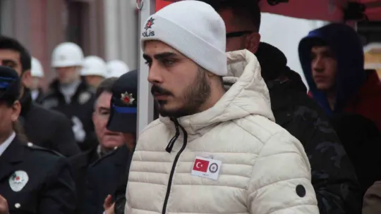 Trafik polisine son veda: Babasını beresiyle uğurladı