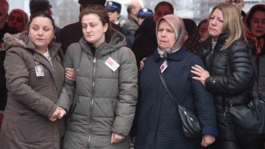 Trafik polisine son veda: Babasını beresiyle uğurladı