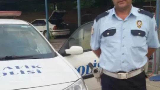 Trafik polisine son veda: Babasını beresiyle uğurladı