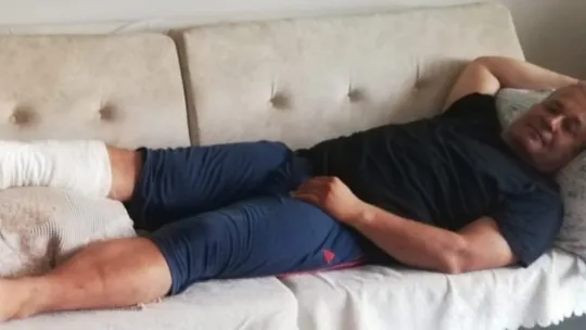 Trafik polisinin yaralandığı kaza anı kamerada