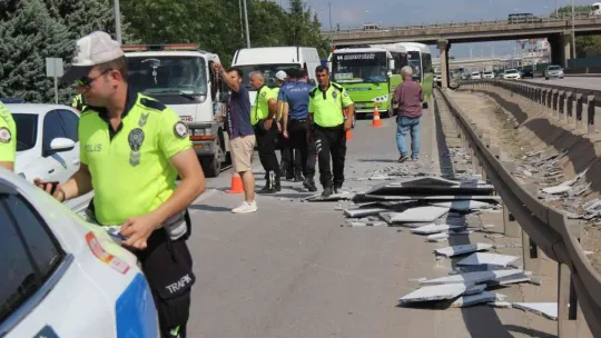 Trafik polisinin yaralandığı kaza anı kamerada