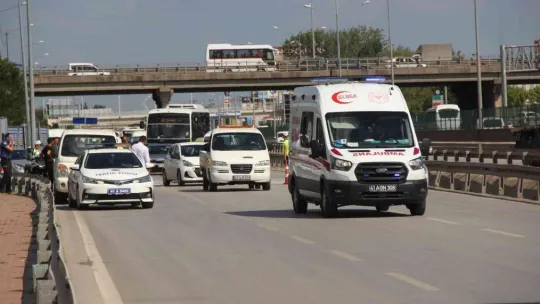 Trafik polisinin yaralandığı kaza anı kamerada