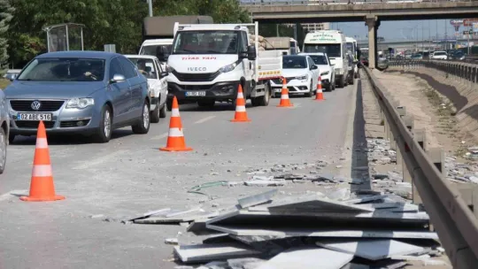 Trafik polisinin yaralandığı kaza anı kamerada