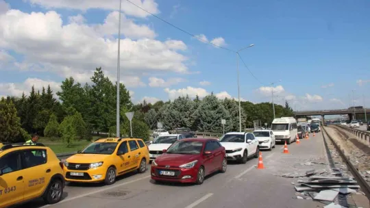 Trafik polisinin yaralandığı kaza anı kamerada