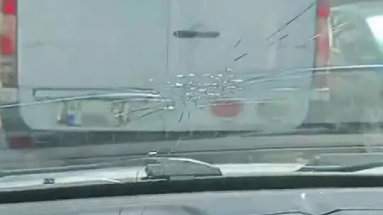 Trafikte dehşet saçtılar: Yol verme tartışması saldırıya dönüştü