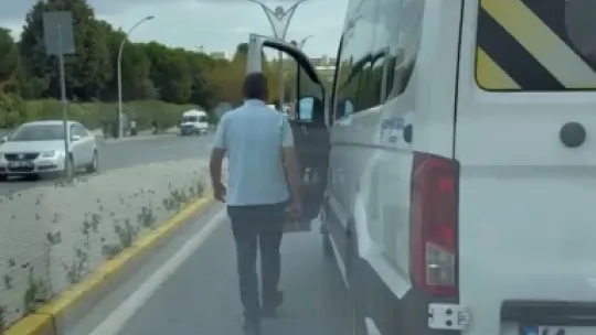 Trafikte servis şoföründen sürücüye tehdit