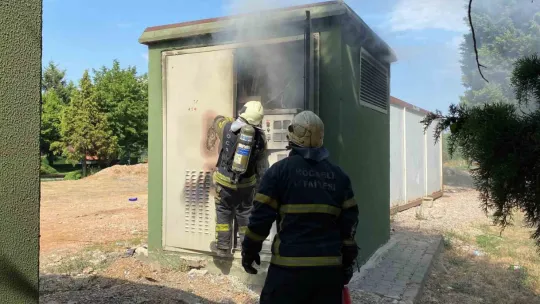Trafoda çıkan yangın mahalleyi elektriksiz bıraktı