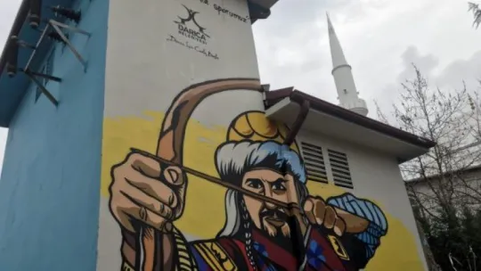 Trafolara çizilen resimlerle dünyaya mesaj verdiler