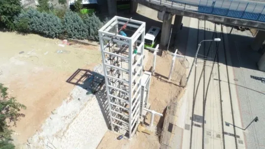Tramvay güzergahına üç üst geçit birden