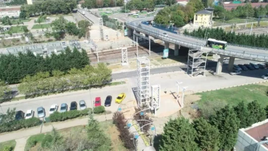 Tramvay güzergahına üç üst geçit birden