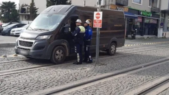 Tramvay yolunu kullanan araçlara ceza