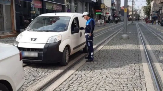 Tramvay yolunu kullanan araçlara ceza