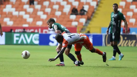 Kocaelispor, Adana'dan şen dönüyor!