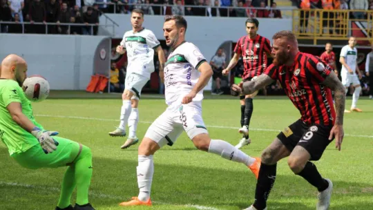 Kocaelispor 1-1 eriyor