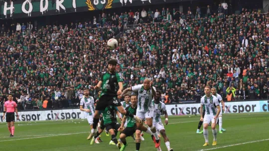 Kocaelispor evinde Sakaryaspor'a mağlup oldu: 0-2