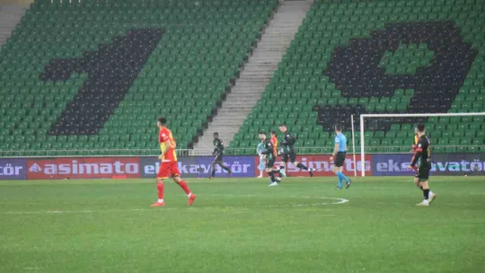 Sakaryaspor: sahasında Göztepe'ye mağlup oldu: 1-2