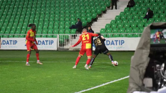 Sakaryaspor: sahasında Göztepe'ye mağlup oldu: 1-2