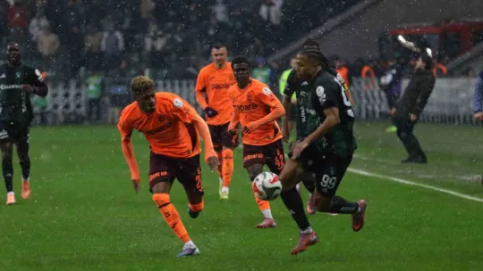 İlk yarıda gollü beraberlik