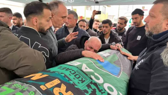 Tribünden düşerek ölen taraftarın babasından yürek yakan feryat