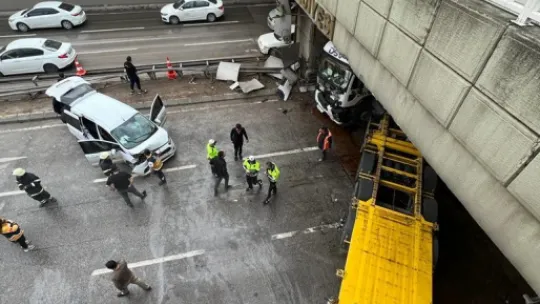 Tünel girişindeki kazadan sonra trafik felç oldu