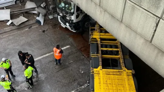 Tünel girişindeki kazadan sonra trafik felç oldu