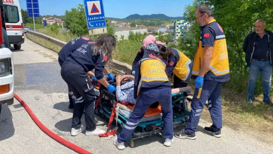 Tüp yüklü kamyon hafif ticari araç ile çarpıştı: 1'i ağır 5 yaralı