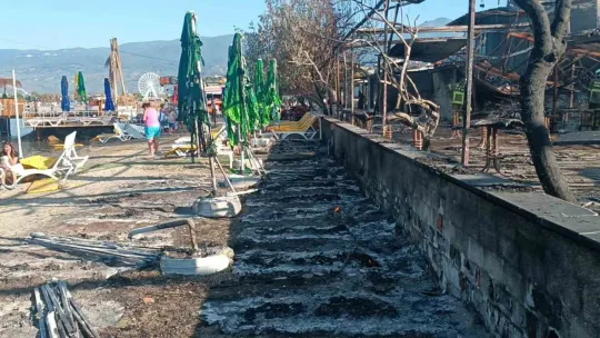 Turistik otel alevlere teslim oldu