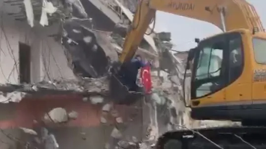 Türk bayrağı için yıkım durdurmuştu, o anları anlattı
