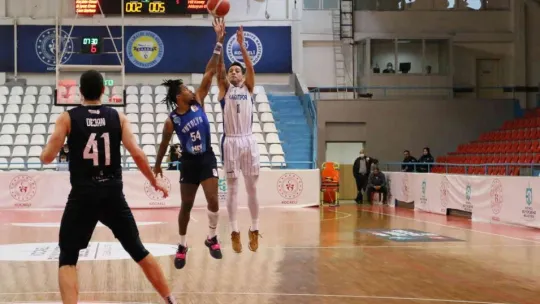 Kocaeli BŞB Kağıtspor evinde galip geldi: 73 - 63