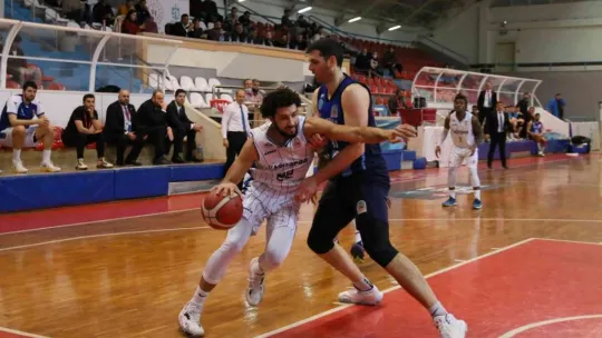 Kocaeli BŞB Kağıtspor evinde galip geldi: 73 - 63