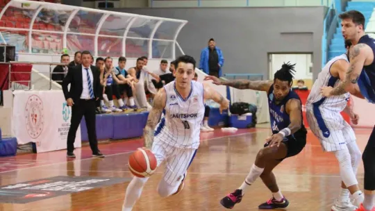Kocaeli BŞB Kağıtspor evinde galip geldi: 73 - 63