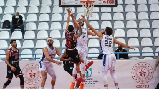 Kocaeli BŞB Kağıtspor mağlup oldu: 70-76