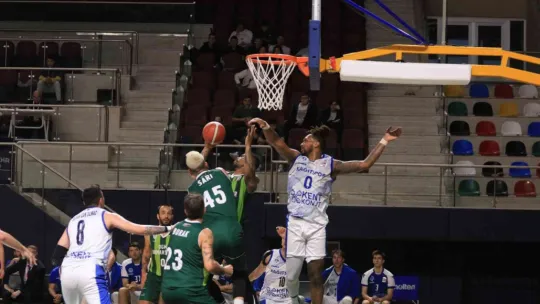 Kağıtspor evinde galip: 70 - 65