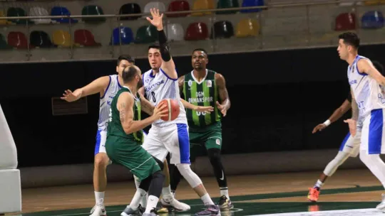 Kağıtspor evinde galip: 70 - 65
