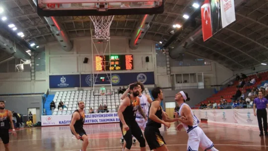 Kocaeli BŞB Kağıtspor evinde mağlup oldu: 68- 83
