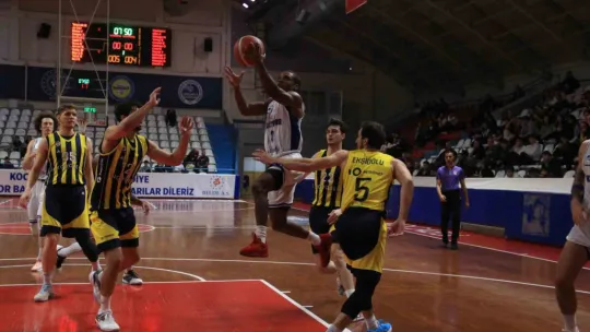 Kağıtspor evinde Fenerbahçe Koleji Novotel'e mağlup oldu: 75-83