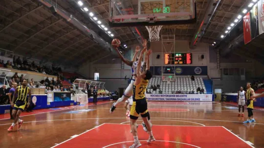 Kağıtspor evinde Fenerbahçe Koleji Novotel'e mağlup oldu: 75-83