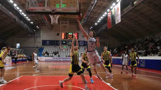 Kağıtspor evinde Fenerbahçe Koleji Novotel'e mağlup oldu: 75-83