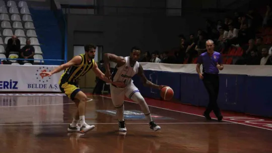 Kağıtspor evinde Fenerbahçe Koleji Novotel'e mağlup oldu: 75-83