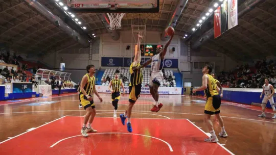Kağıtspor evinde Fenerbahçe Koleji Novotel'e mağlup oldu: 75-83