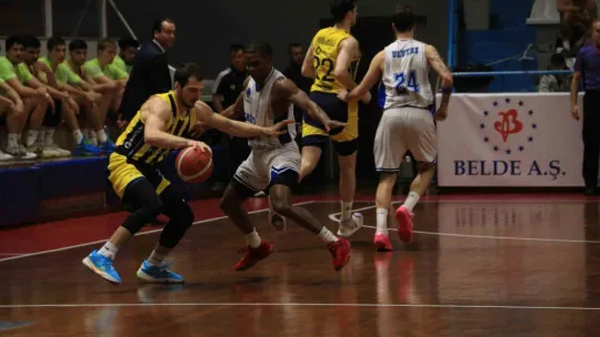 Kağıtspor evinde Fenerbahçe Koleji Novotel'e mağlup oldu: 75-83