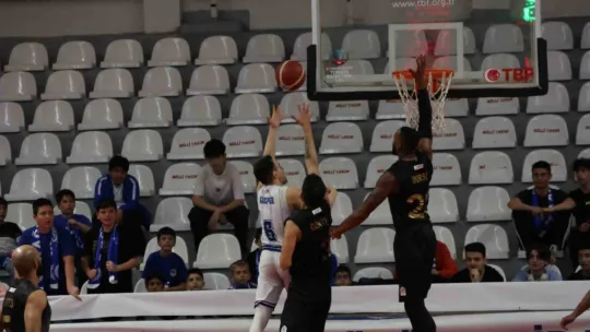 Kağıtspor evinde mağlup oldu: 82 - 85