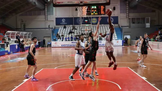 Kocaeli BŞB Kağıtspor, evinde galip geldi: 98-72