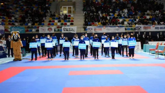 Türkiye Büyükler Karate Şampiyonası'nın açılış seremonisi yapıldı