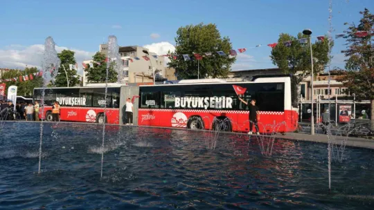 Türkiye'de ikinci şehir Sakarya oldu: Metrobüsler ilk seferini yaptı