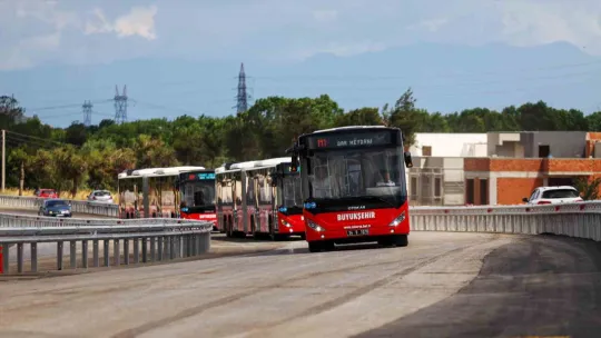 Türkiye'de ikinci şehir Sakarya oldu: Metrobüsler ilk seferini yaptı